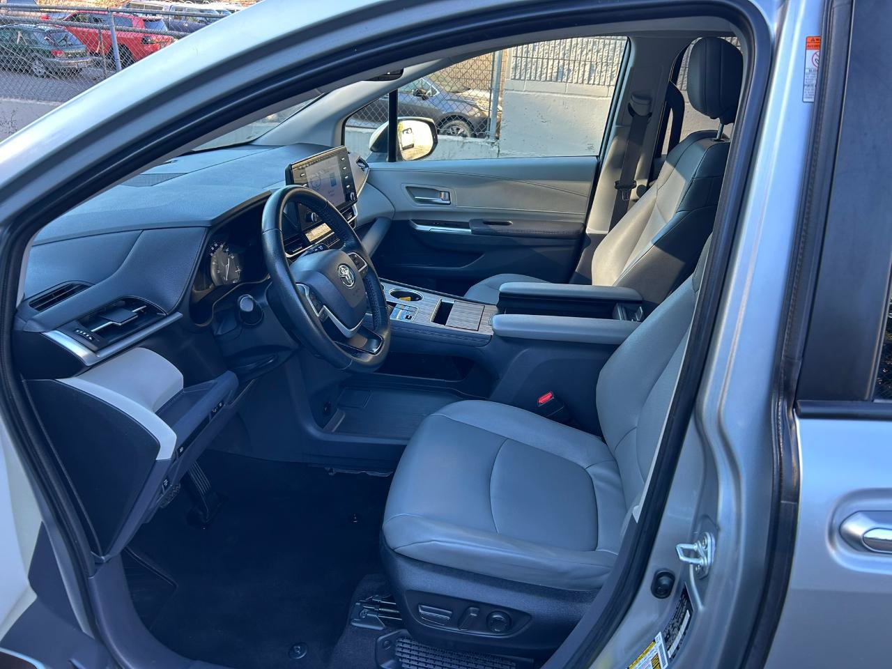 Used 2023 Toyota Sienna XLE AWD/4WD image 10