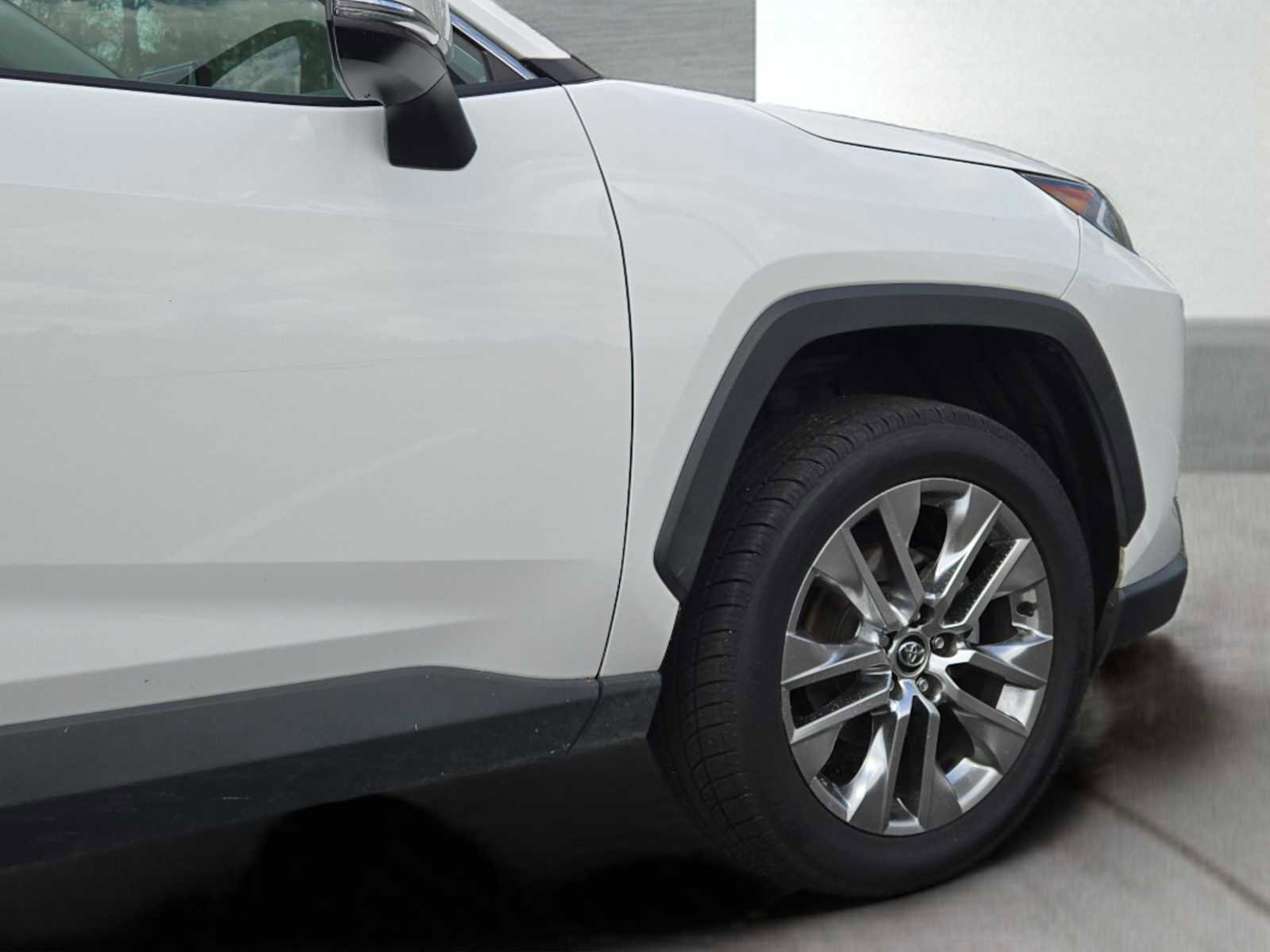 Used 2020 Toyota RAV4 XLE Premium image 11