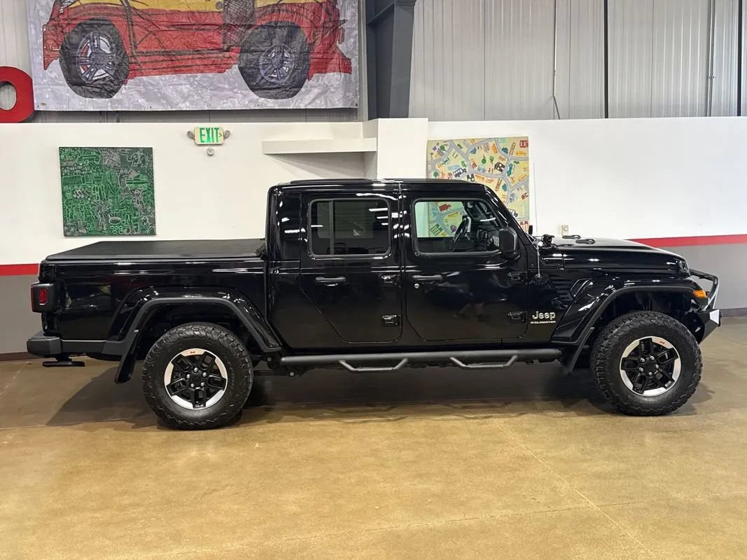 Used 2023 Jeep Gladiator Overland w/ Cold Weather Group AWD/4WD image 3
