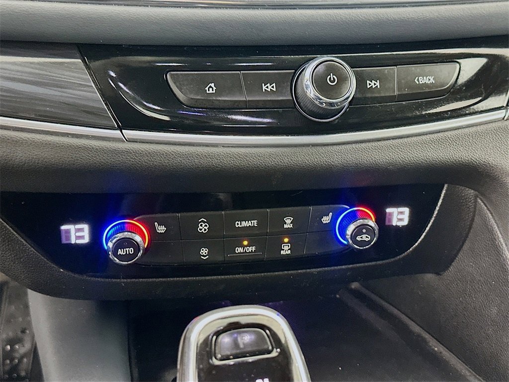 Used 2019 Buick Enclave Essence image 16