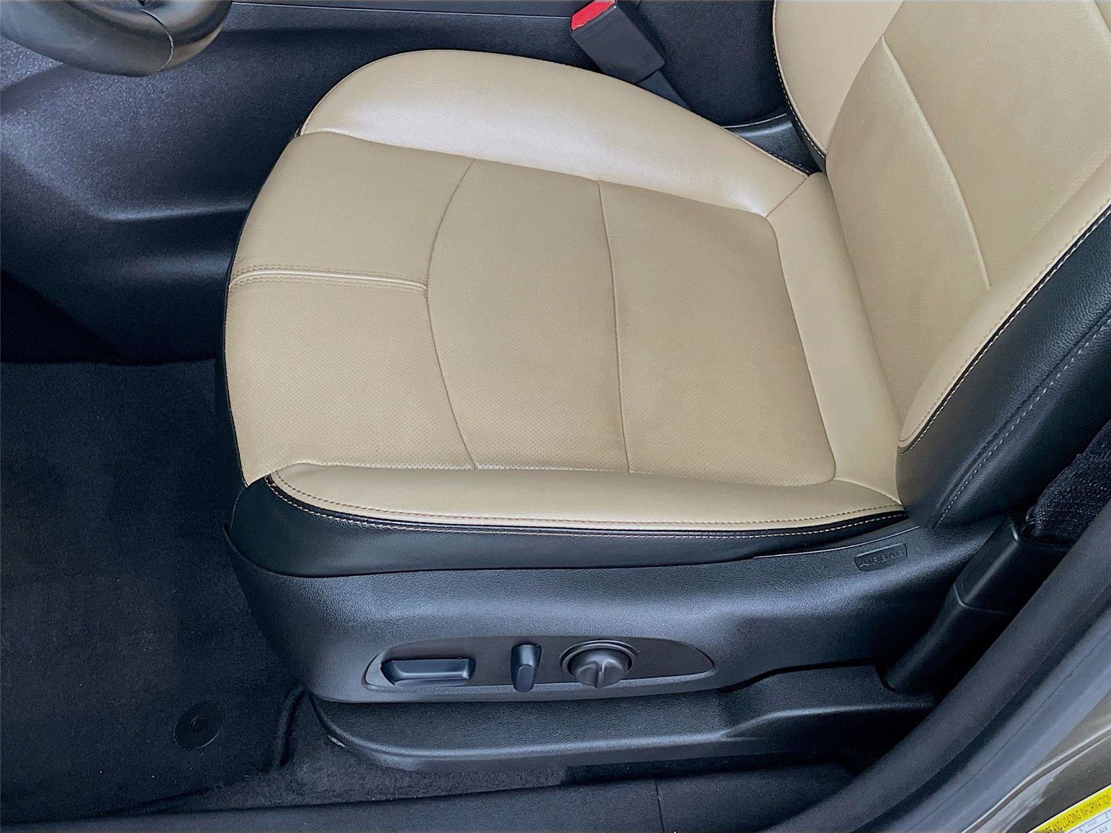 Used 2023 Chevrolet Equinox Premier image 22