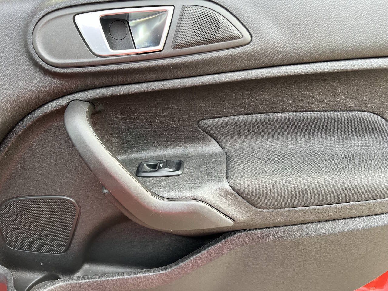 Used 2014 Ford Fiesta SE FWD image 25