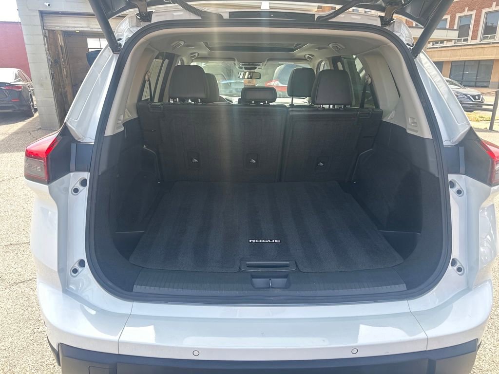Used 2024 Nissan Rogue SV w/ SV Premium Package image 21
