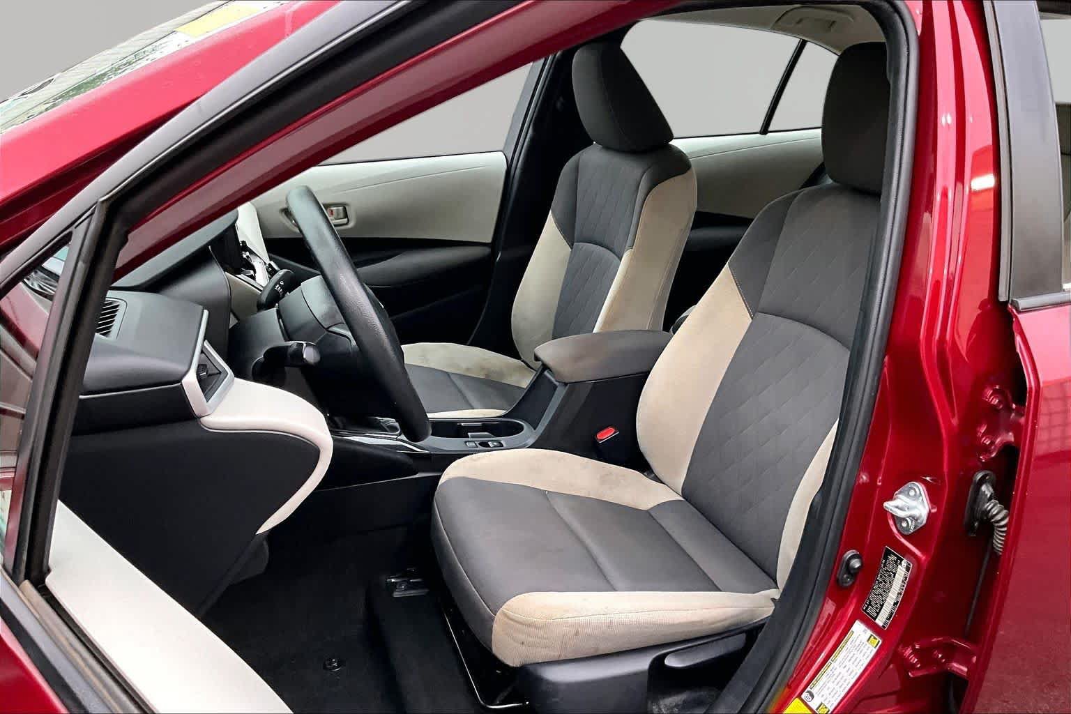 Used 2025 Toyota Corolla LE FWD image 8