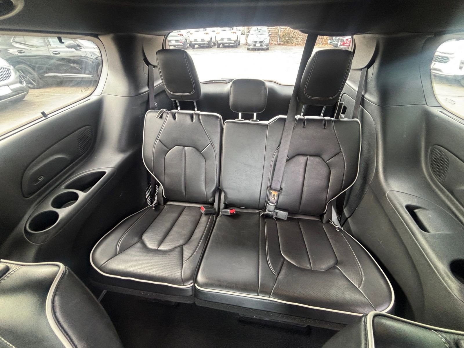 Used 2025 Chrysler Pacifica Limited image 33