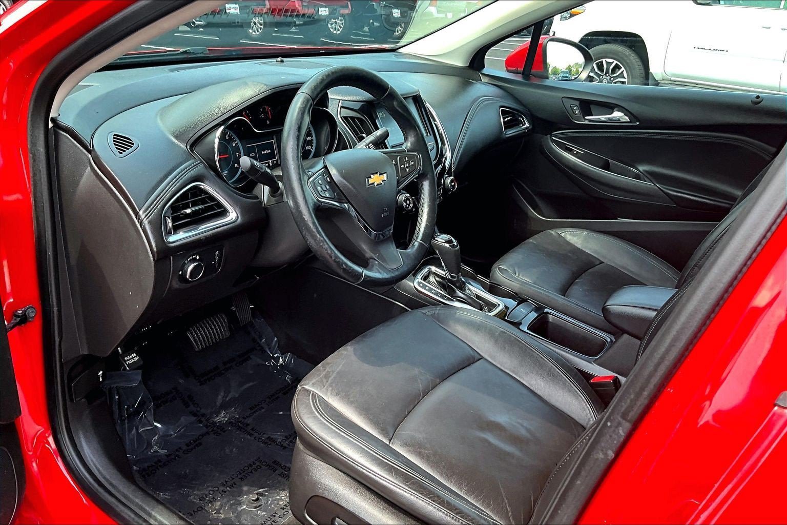 Used 2018 Chevrolet Cruze Premier FWD image 13