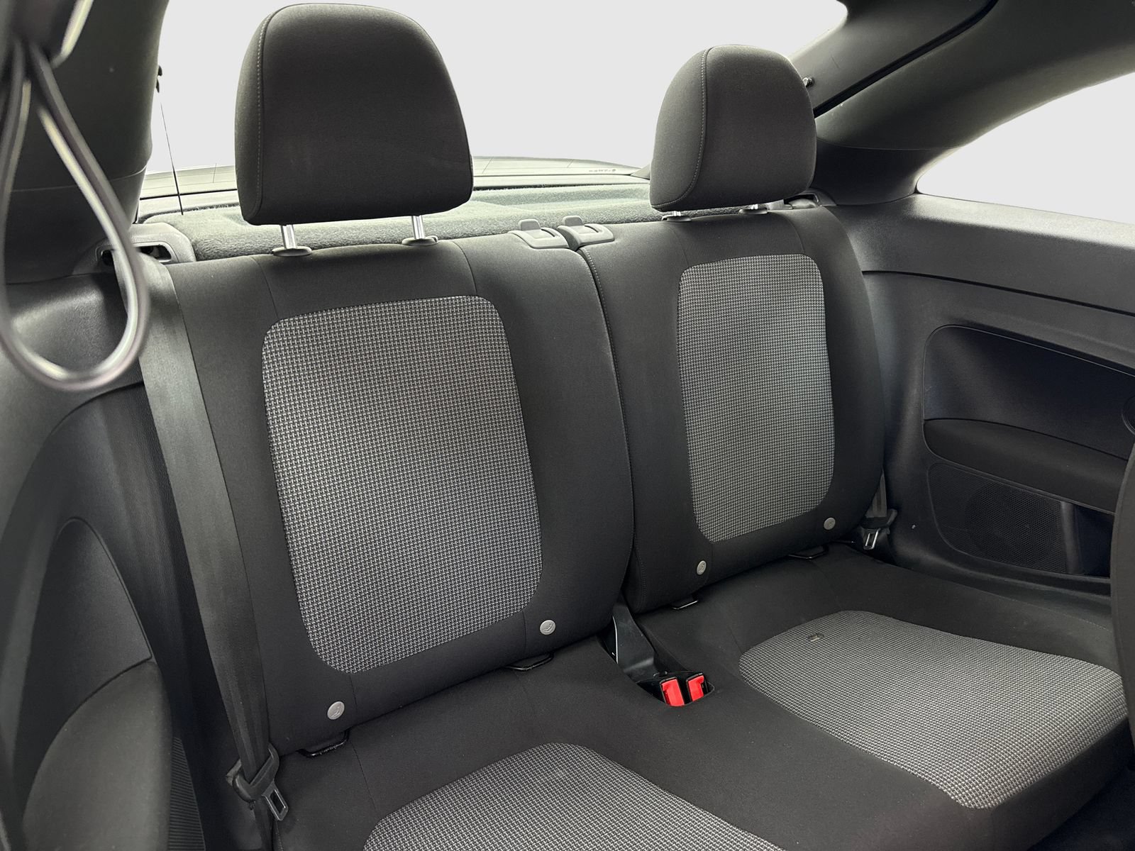 Used 2018 Volkswagen Beetle 2.0T S FWD image 41