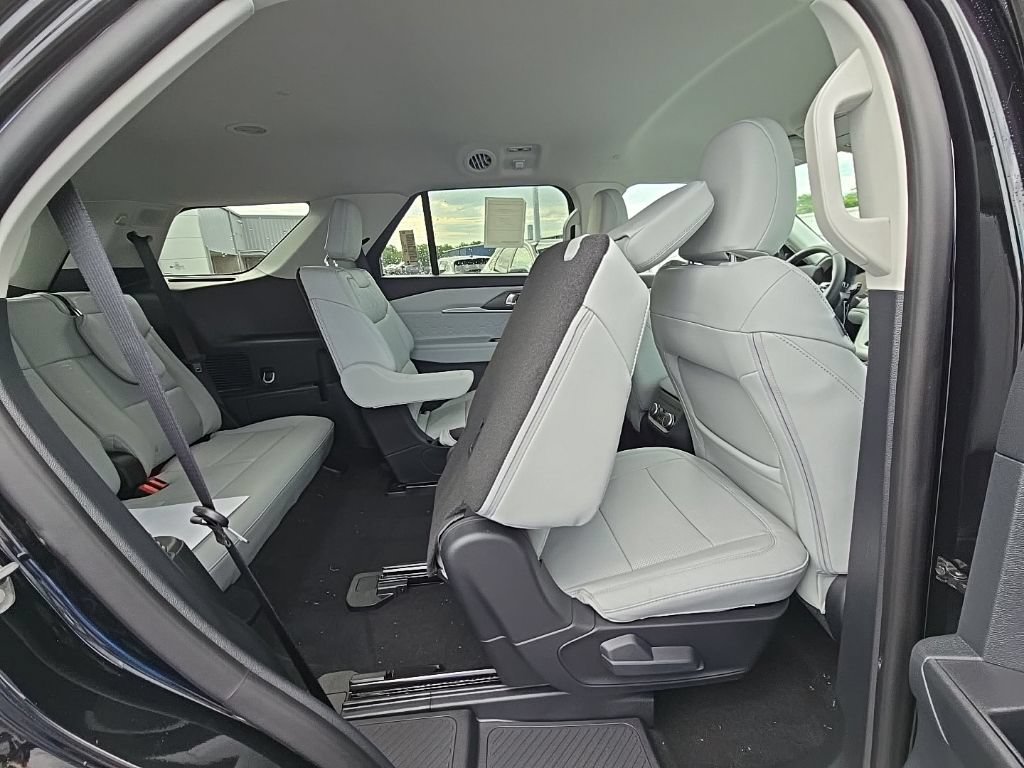 New 2026 Ford Explorer Platinum w/ LUX Leather Package AWD/4WD image 41