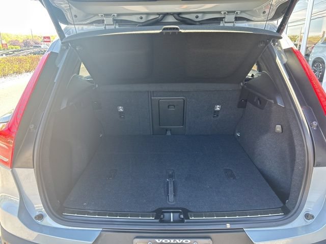 Certified 2025 Volvo XC40 B5 Plus AWD/4WD image 11