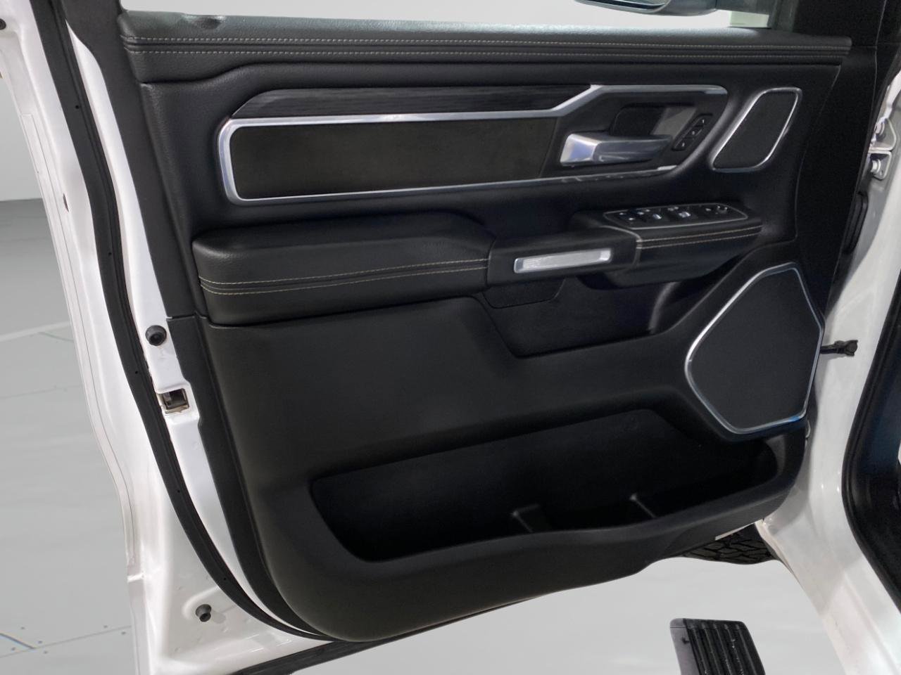 Used 2023 RAM 1500 Laramie AWD/4WD image 17