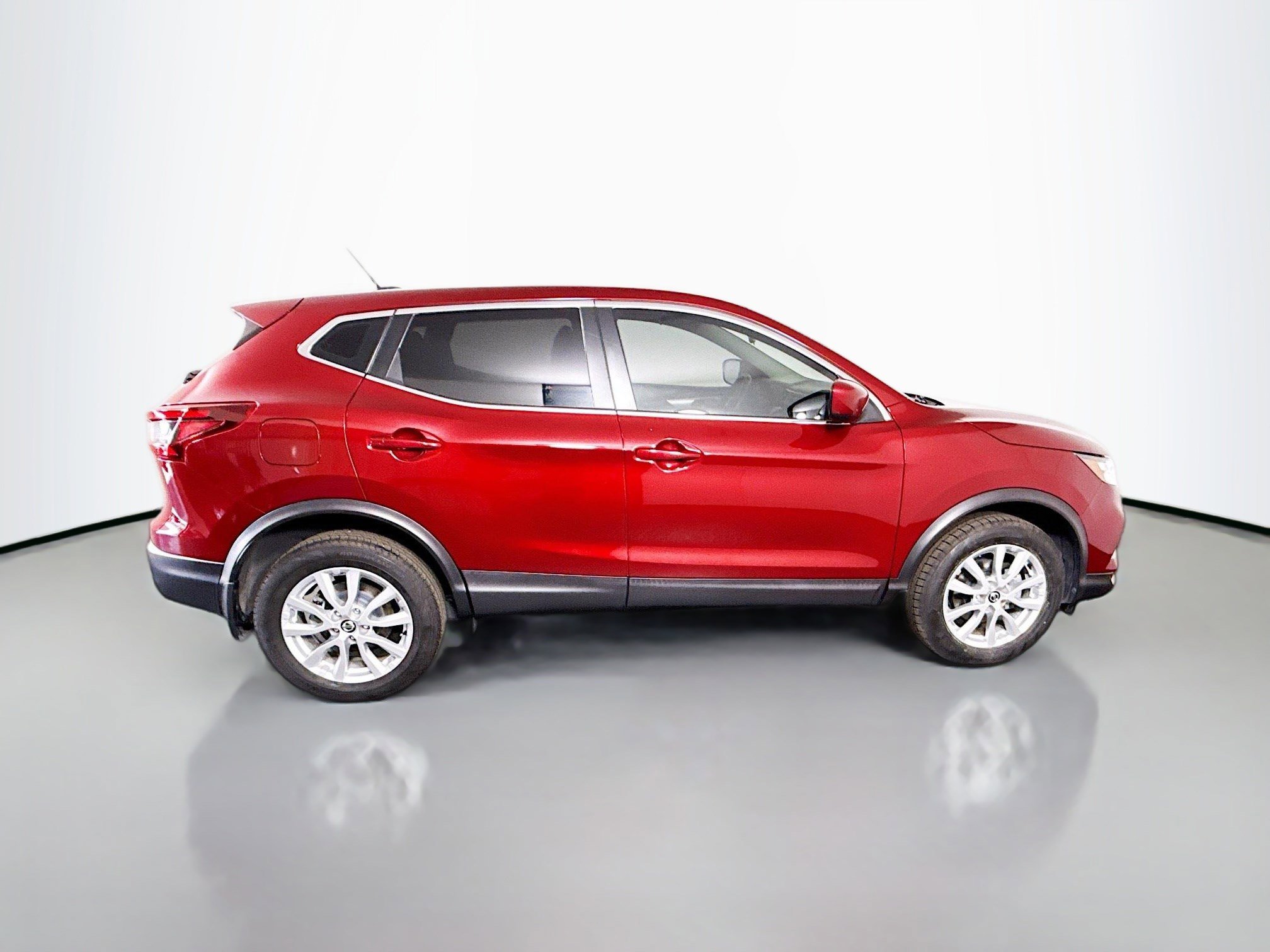 Used 2021 Nissan Rogue Sport S image 11