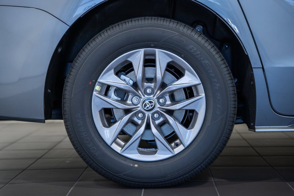 New 2026 Toyota Sienna XLE FWD image 14