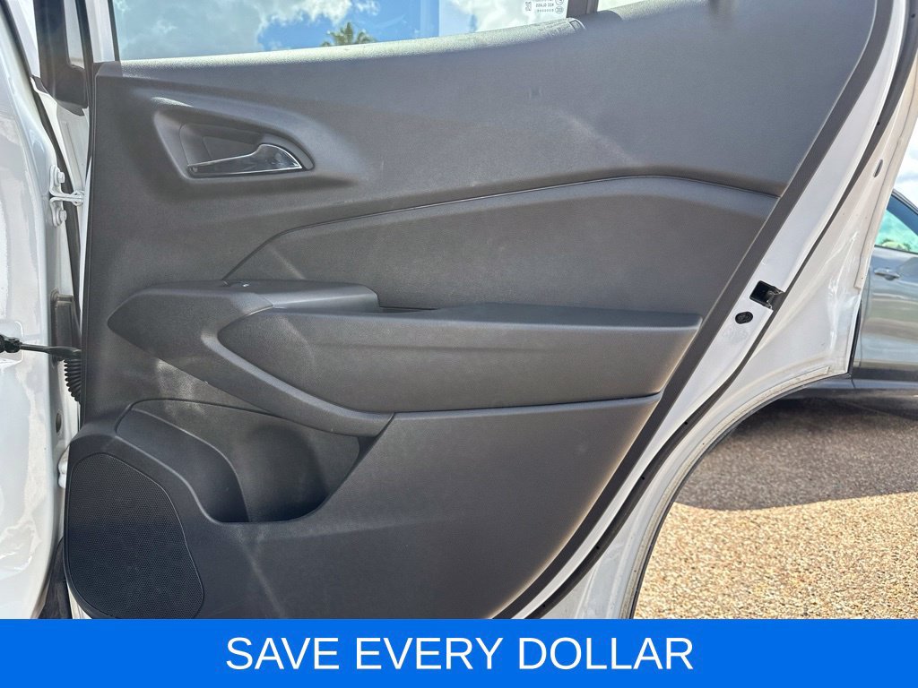 Used 2025 Chevrolet Trax LT w/ Driver Confidence Package FWD image 17