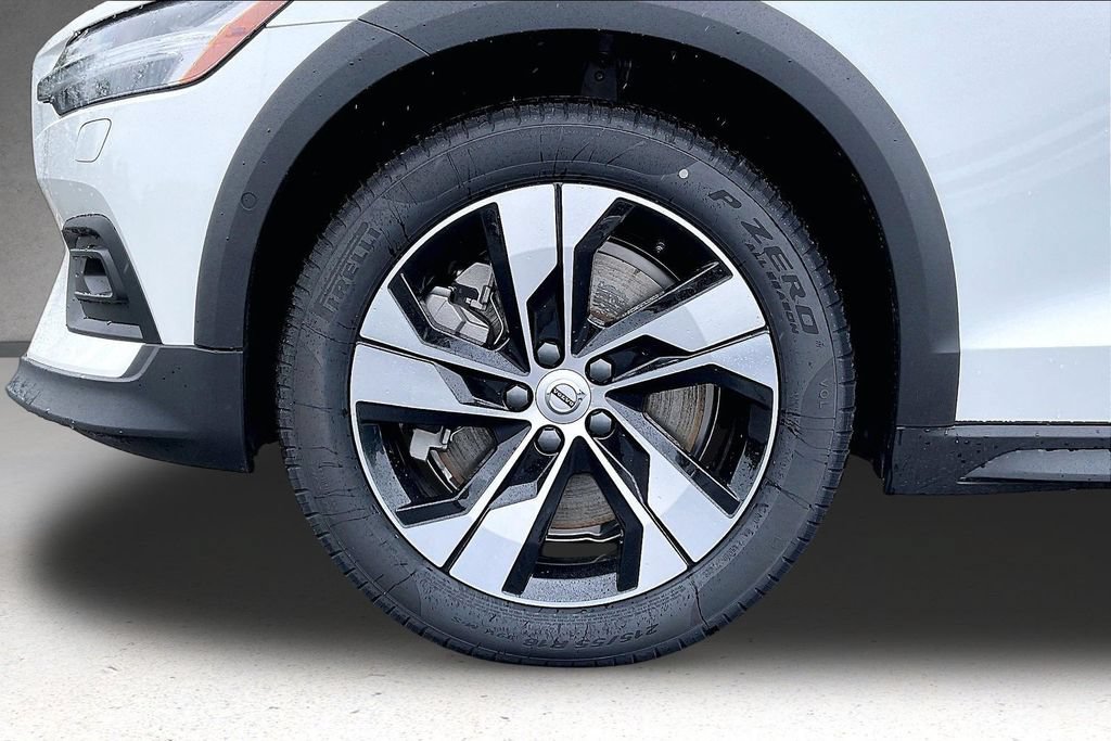 New 2026 Volvo V60 B5 Cross Country Plus w/ Climate Package AWD/4WD image 14