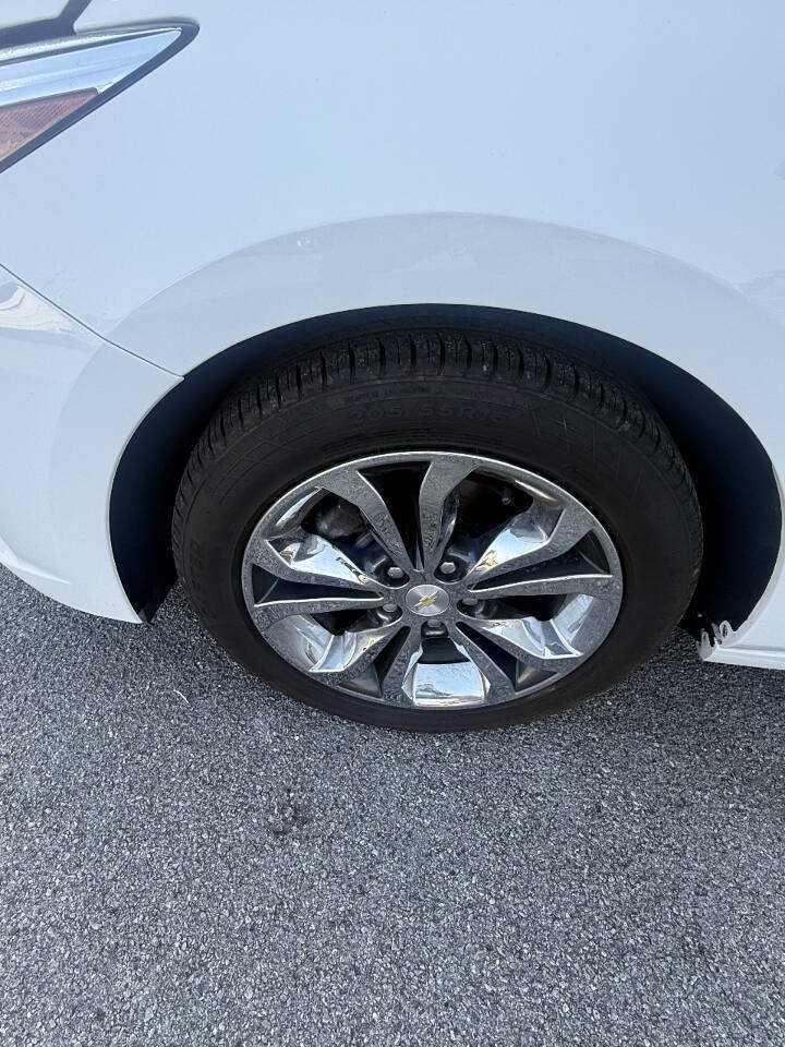 Used 2019 Chevrolet Cruze LS w/ LS Convenience Package FWD image 16