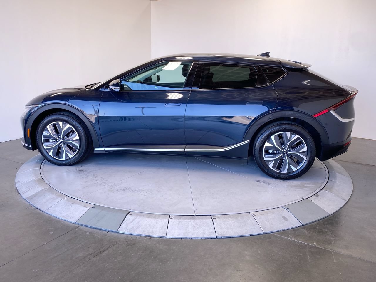Certified 2024 Kia EV6 Light RWD image 2