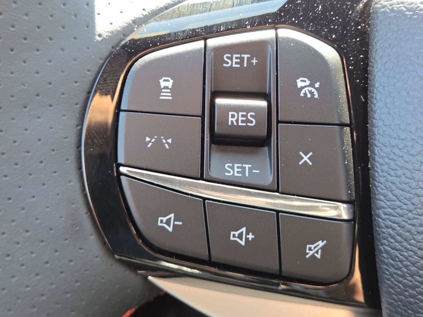Used 2025 Ford Explorer ST-Line AWD/4WD image 30