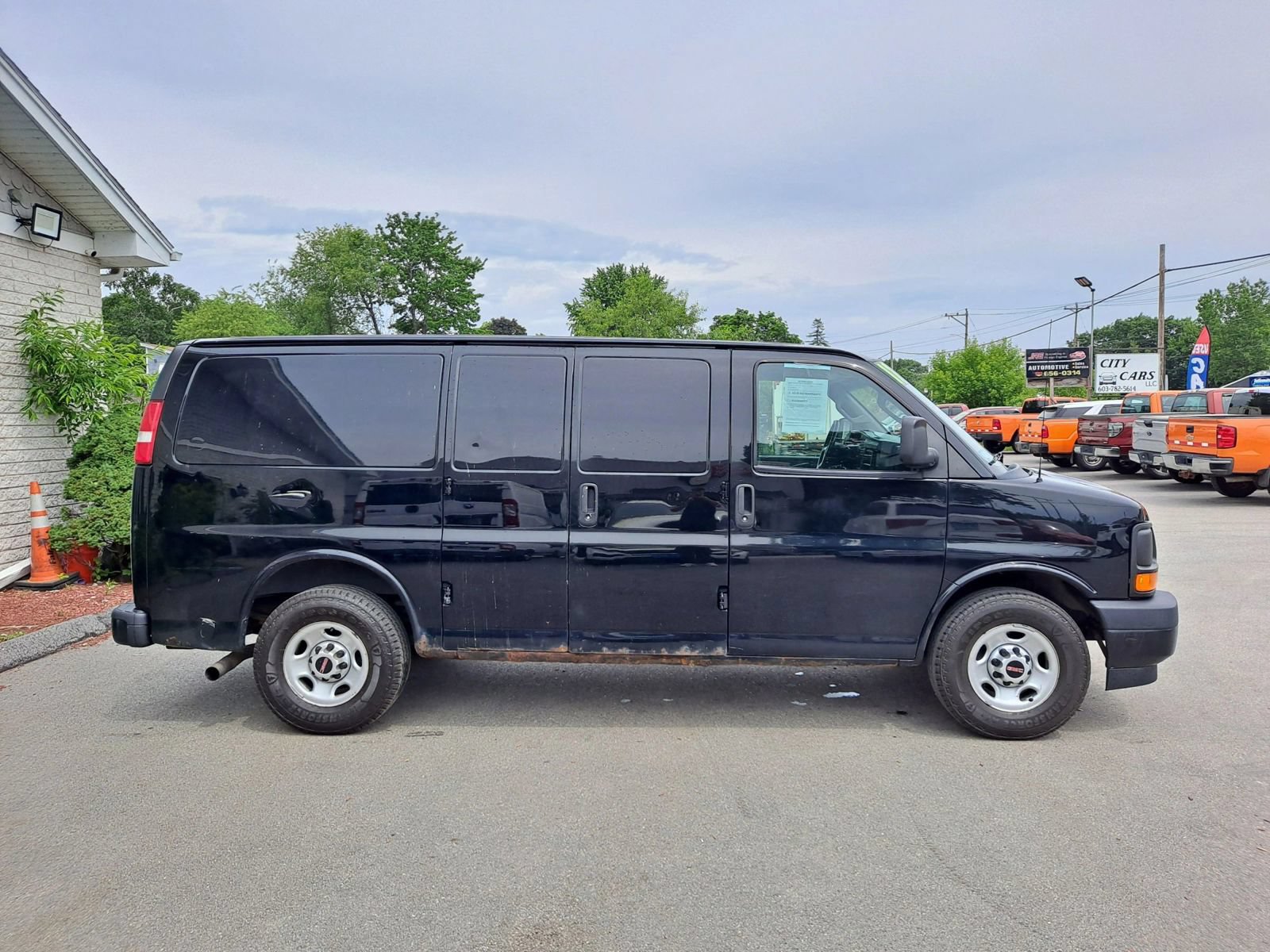 Used 2017 GMC Savana 2500 RWD image 4