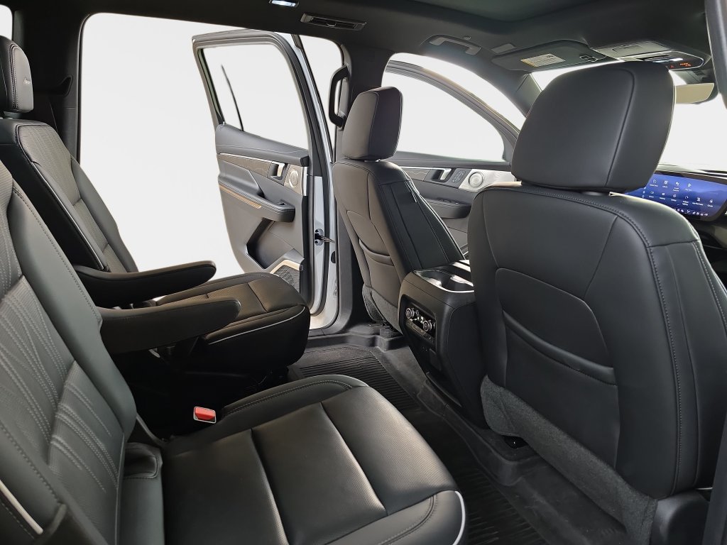 Used 2025 Buick Enclave Avenir w/ Super Cruise Package AWD/4WD image 13
