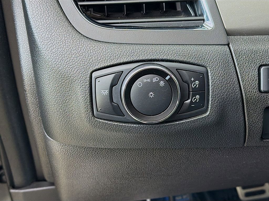 Used 2013 Ford Edge Sport w/ Driver Entry Pkg image 31