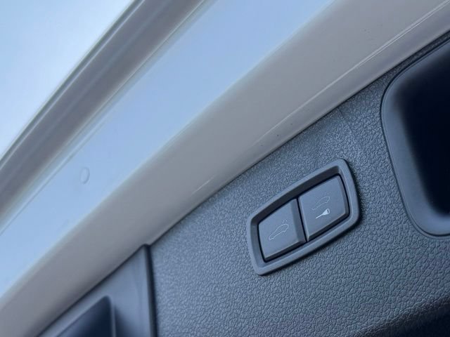 Certified 2026 Porsche Macan AWD/4WD image 38