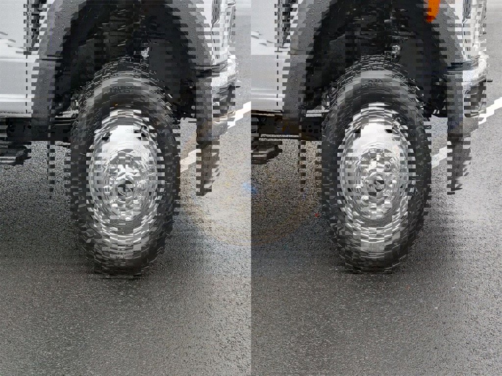 New 2025 Ford F550 4x4 Regular Cab Super Duty image 17