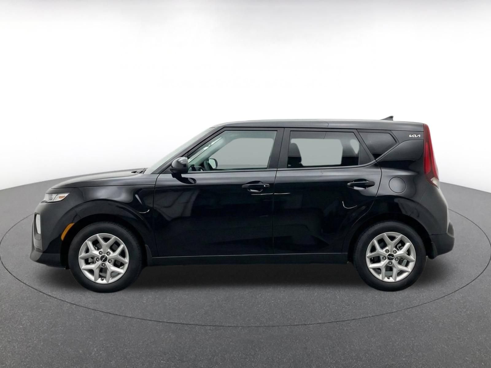 Used 2025 Kia Soul LX w/ LX Technology Package FWD image 4