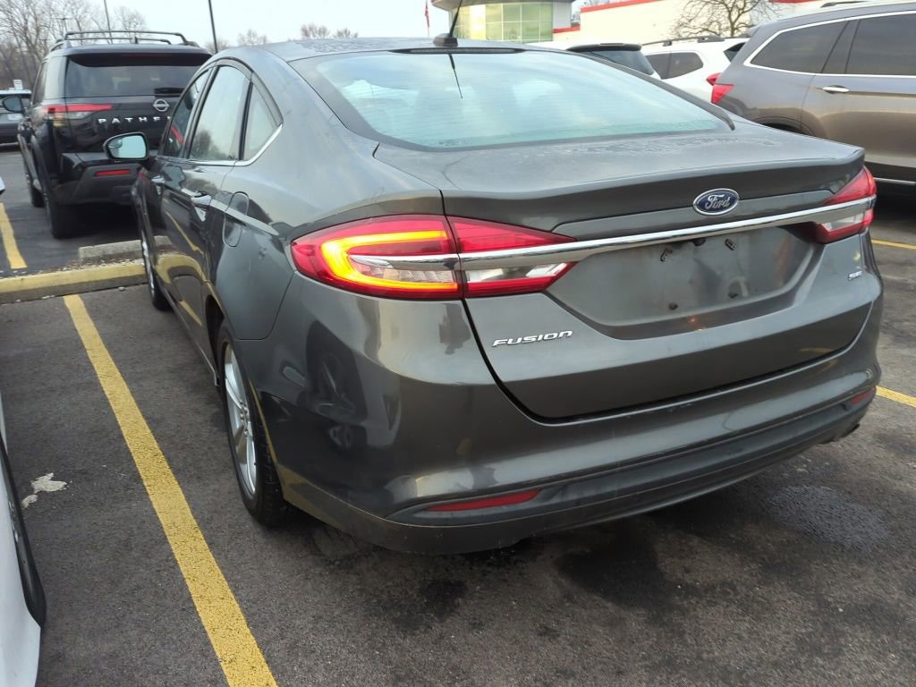 Used 2018 Ford Fusion SE image 4