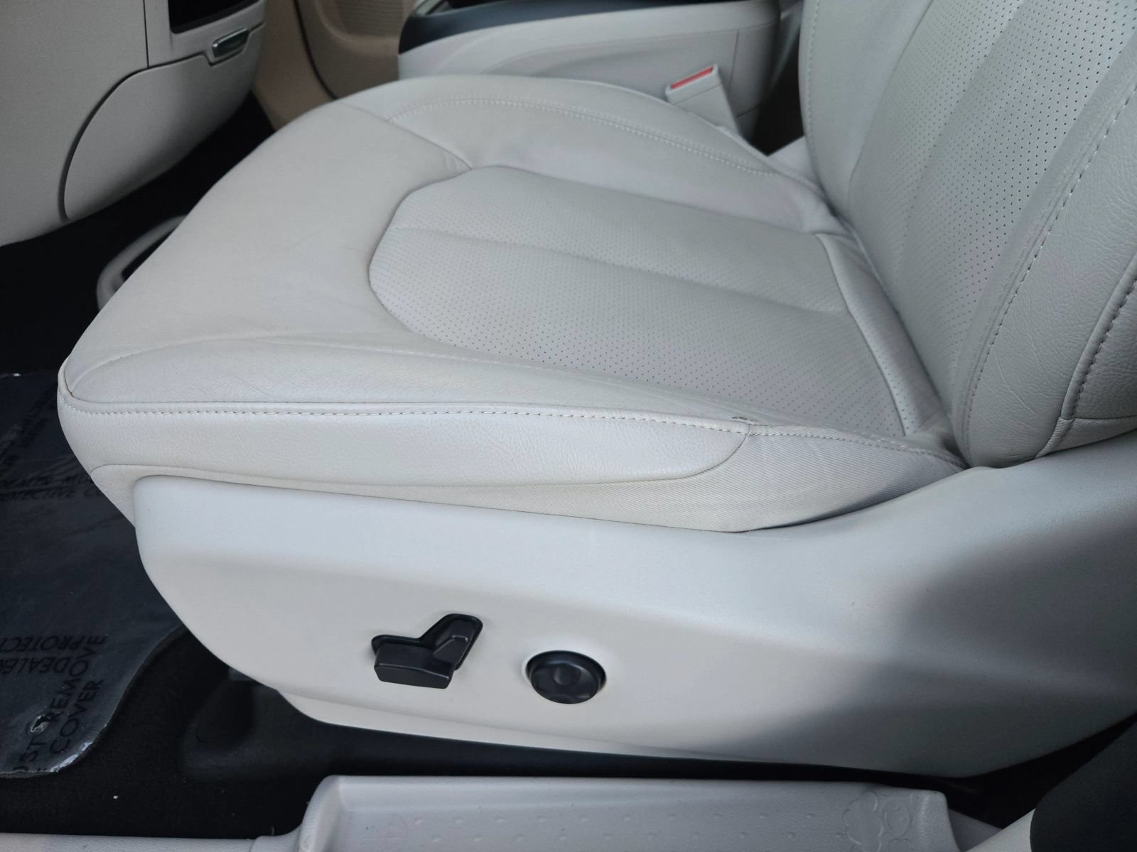 Used 2021 Chrysler Pacifica Touring-L w/ Premium & Safety Sphere Group AWD/4WD image 14
