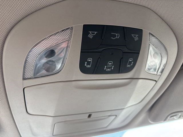 Used 2023 Chrysler Pacifica Touring-L image 29