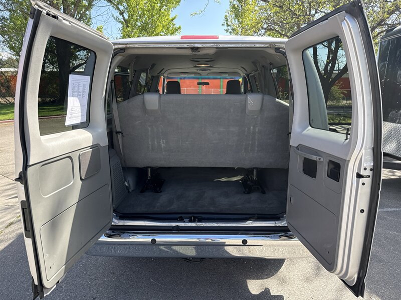Used 2011 Ford E-350 and Econoline 350 XLT RWD image 17
