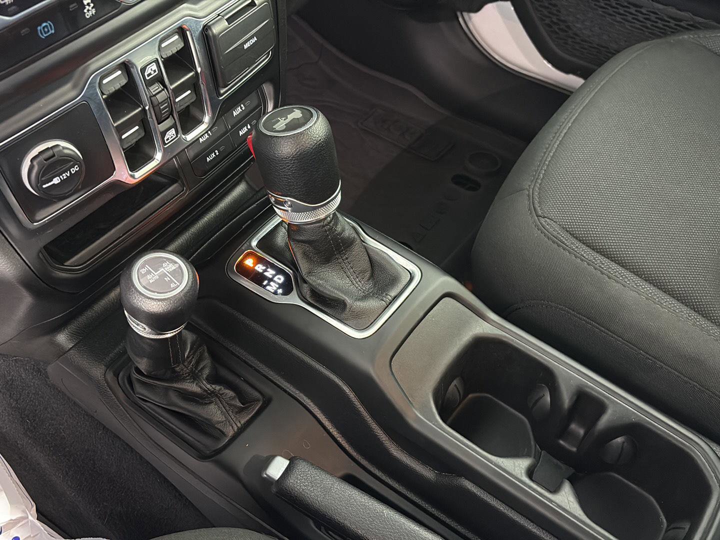 Used 2023 Jeep Wrangler Unlimited w/ Sun & Screen Package image 42