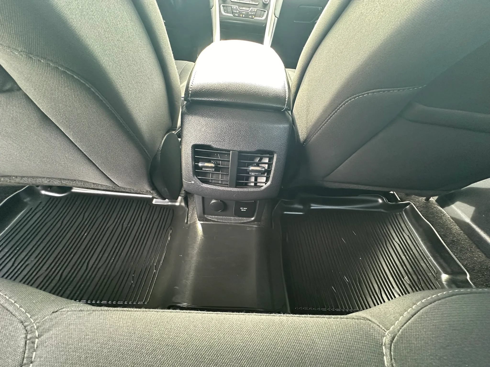 Used 2018 Ford Fusion SE FWD image 29