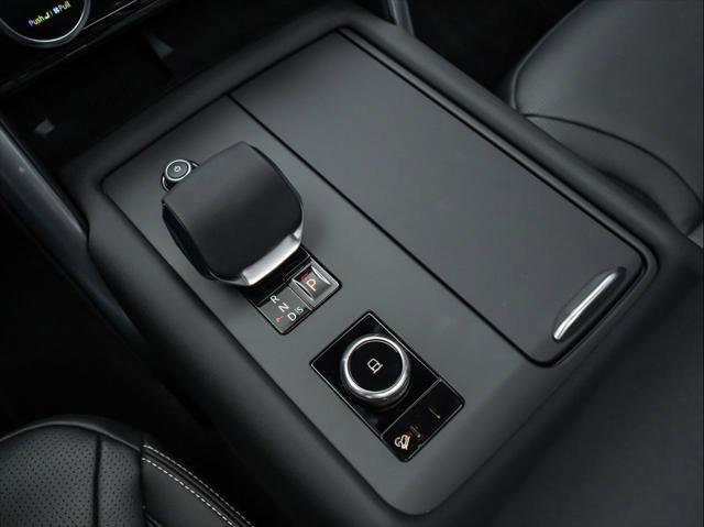 New 2026 Land Rover Discovery S AWD/4WD image 27