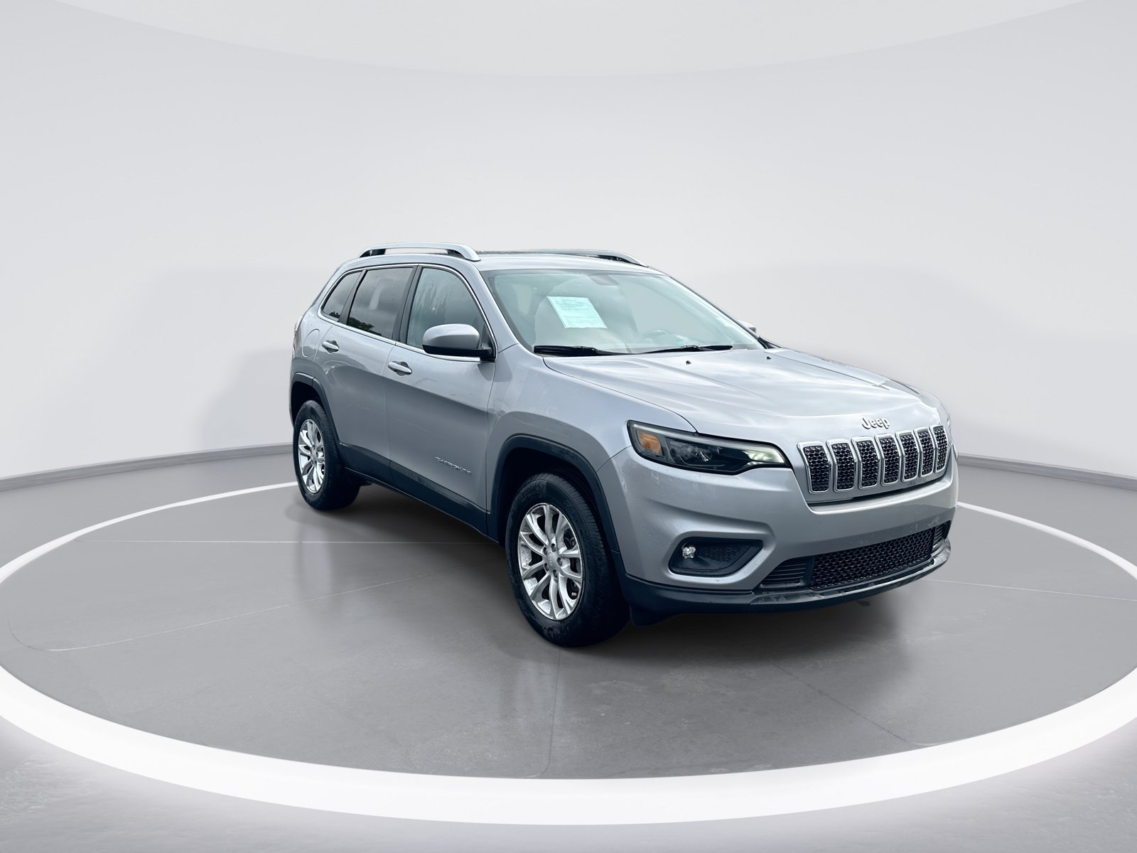 Used 2019 Jeep Cherokee Latitude w/ Cold Weather Group AWD/4WD image 2