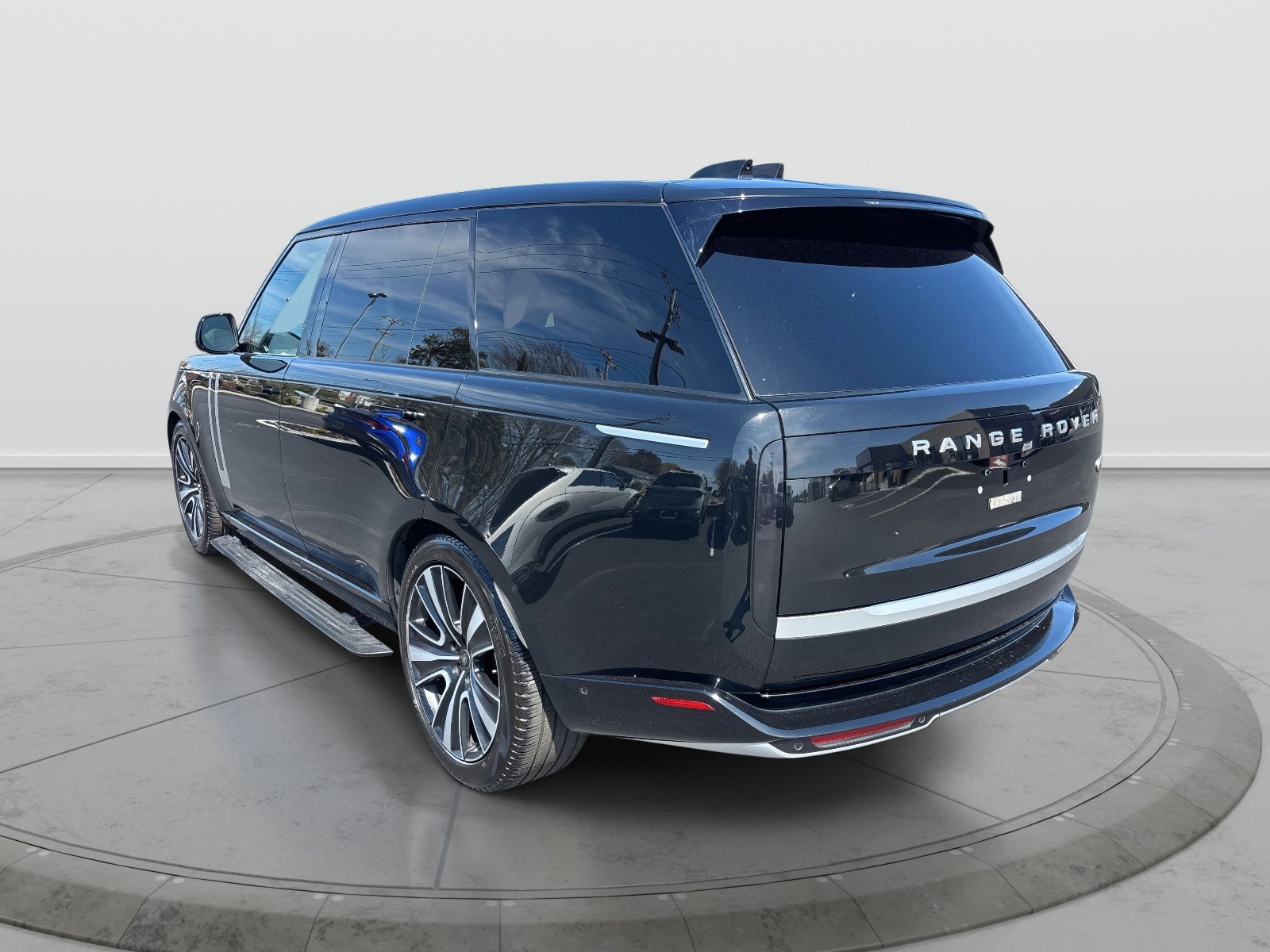 Used 2023 Land Rover Range Rover Long Wheelbase First Edition AWD/4WD image 3