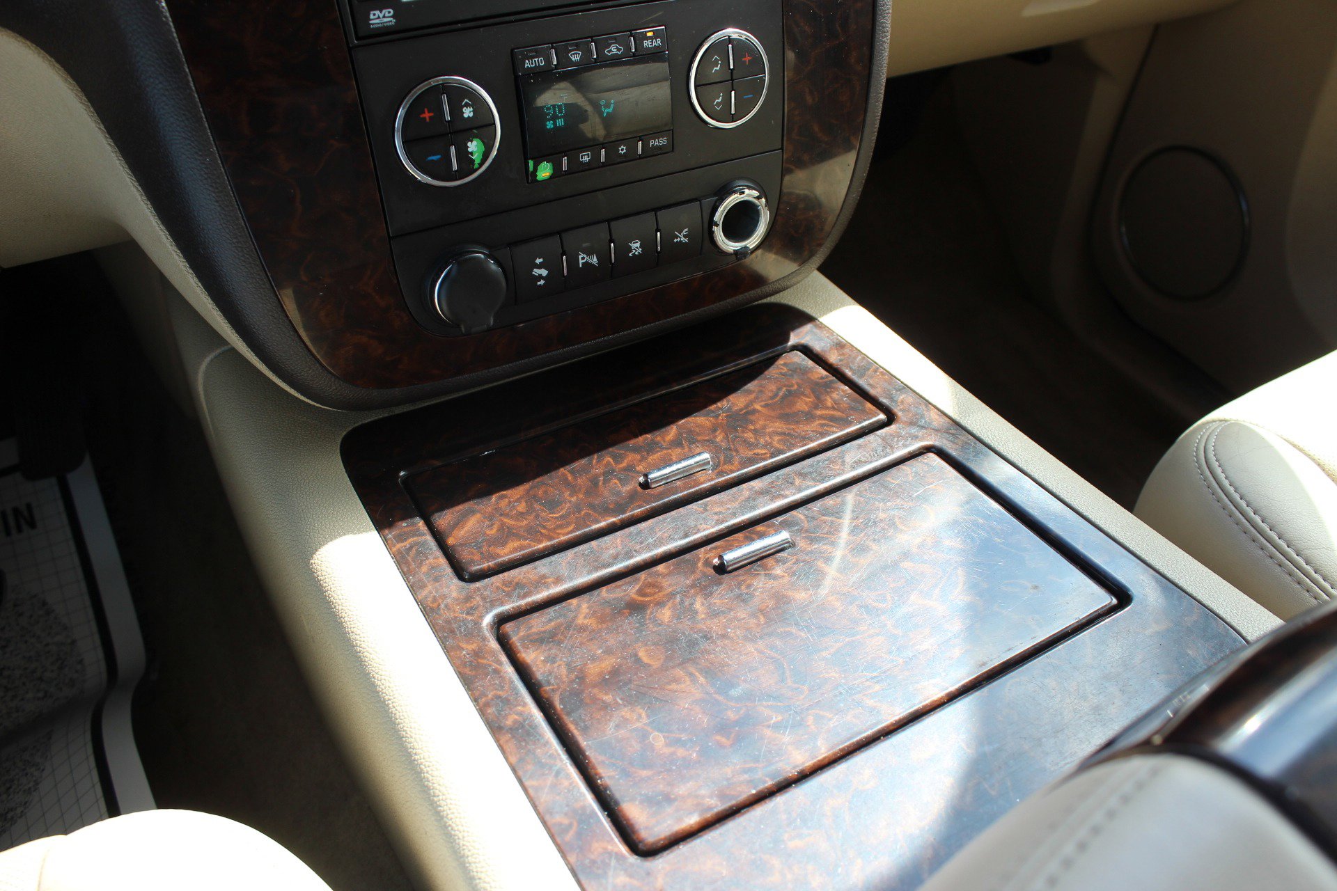 Used 2011 GMC Yukon Denali image 27