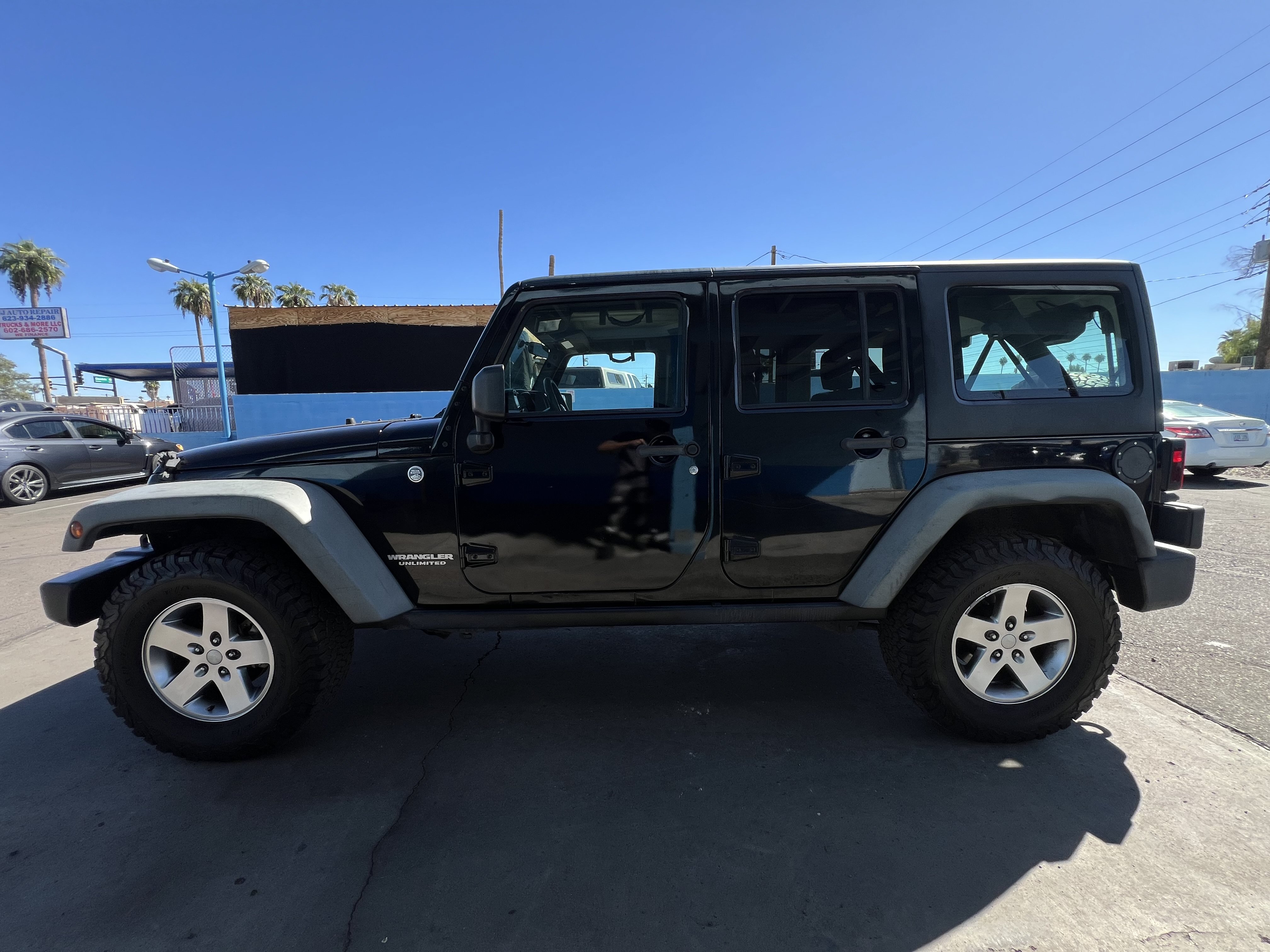 Used 2012 Jeep Wrangler Unlimited Rubicon w/ Connectivity Group AWD/4WD image 6