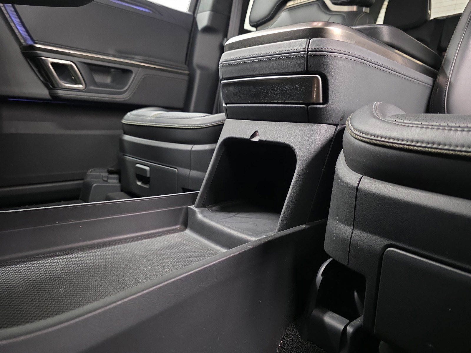 Used 2022 Rivian R1T Adventure image 31