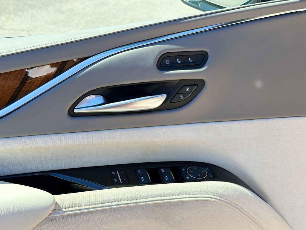 Used 2021 Cadillac Escalade Premium Luxury Platinum w/ Heavy-Duty Trailer Package image 17