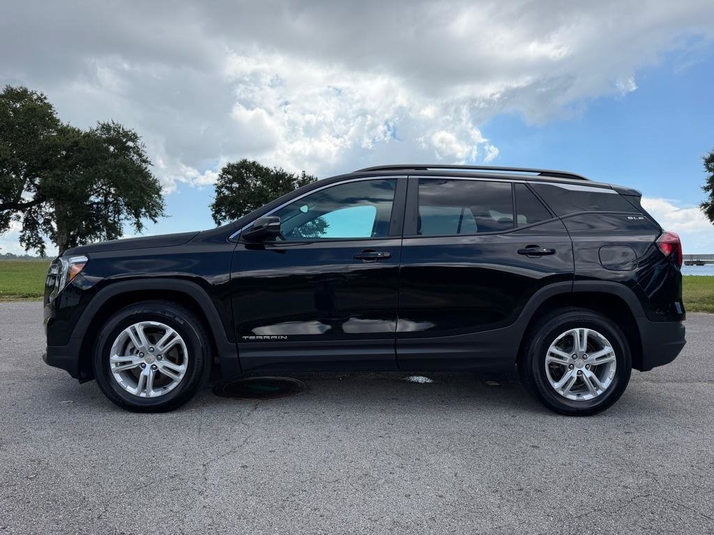 Used 2022 GMC Terrain SLE w/ Driver Convenience Package AWD/4WD image 3