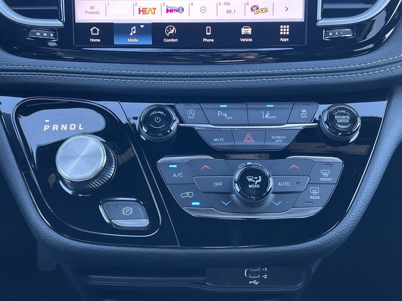 New 2026 Chrysler Pacifica Select image 5