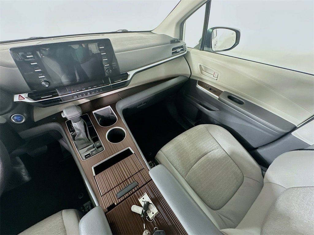 Used 2024 Toyota Sienna LE image 11