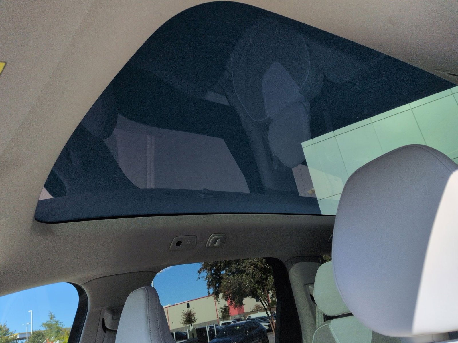 New 2025 Volvo EX90 Plus w/ Protection Package Premier image 24