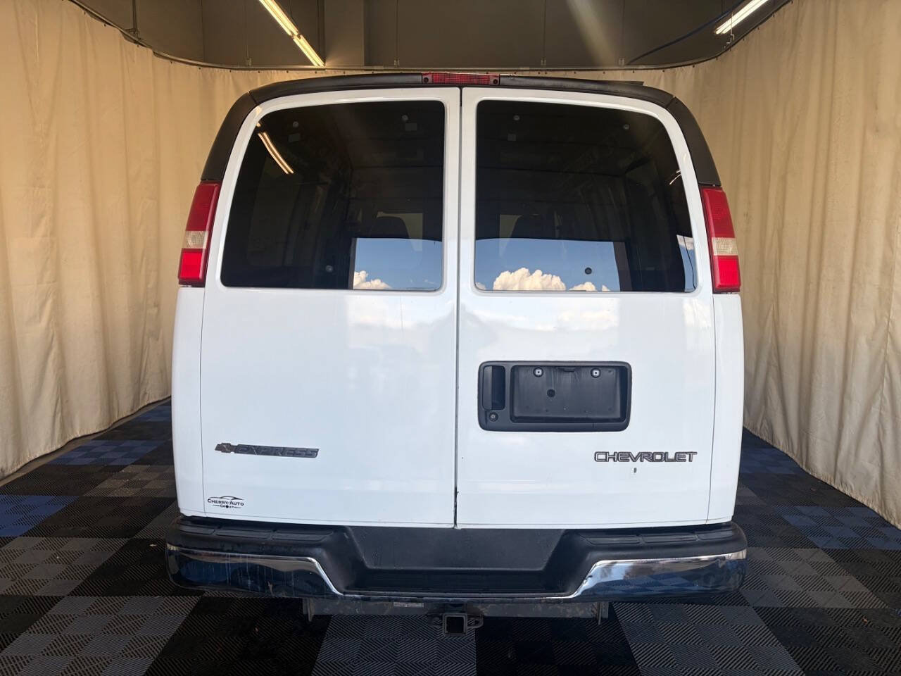 Used 2006 Chevrolet Express 2500 Passenger w/ LT Preferred Equipment Group RWD image 7