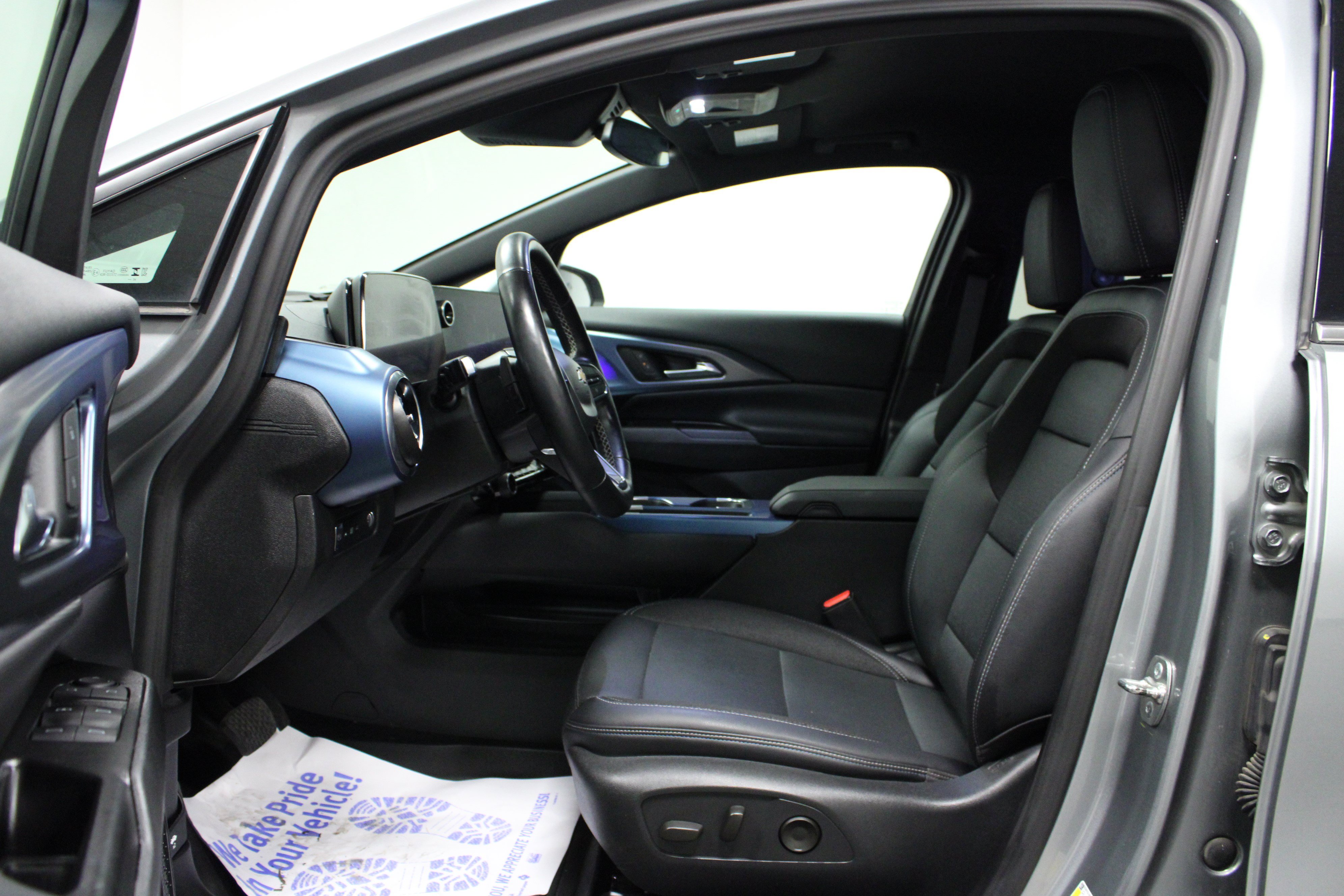 Used 2024 Chevrolet Equinox EV LT FWD image 12