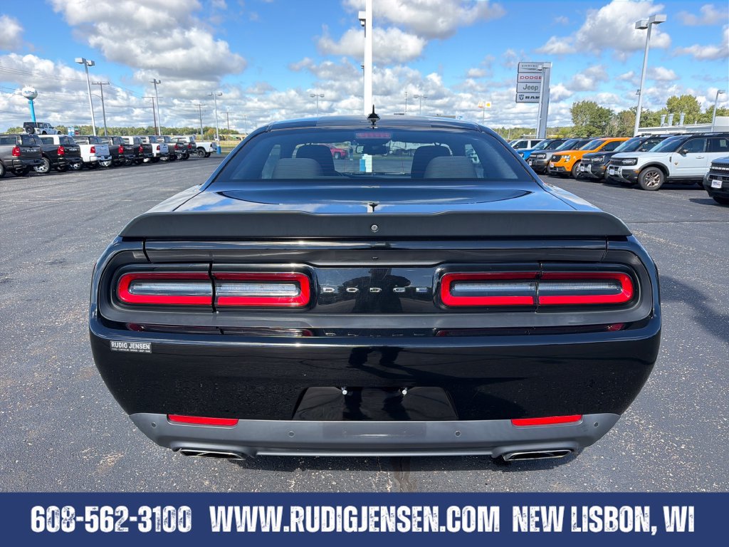 Used 2017 Dodge Challenger R/T w/ Driver Convenience Group RWD image 4