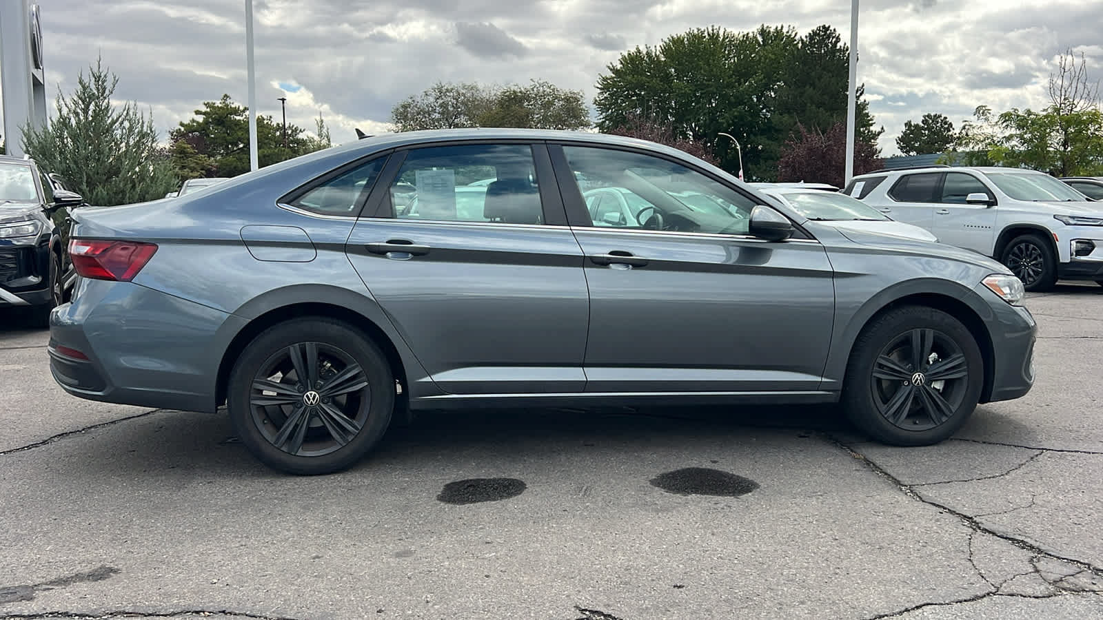 Certified 2022 Volkswagen Jetta SE FWD image 4