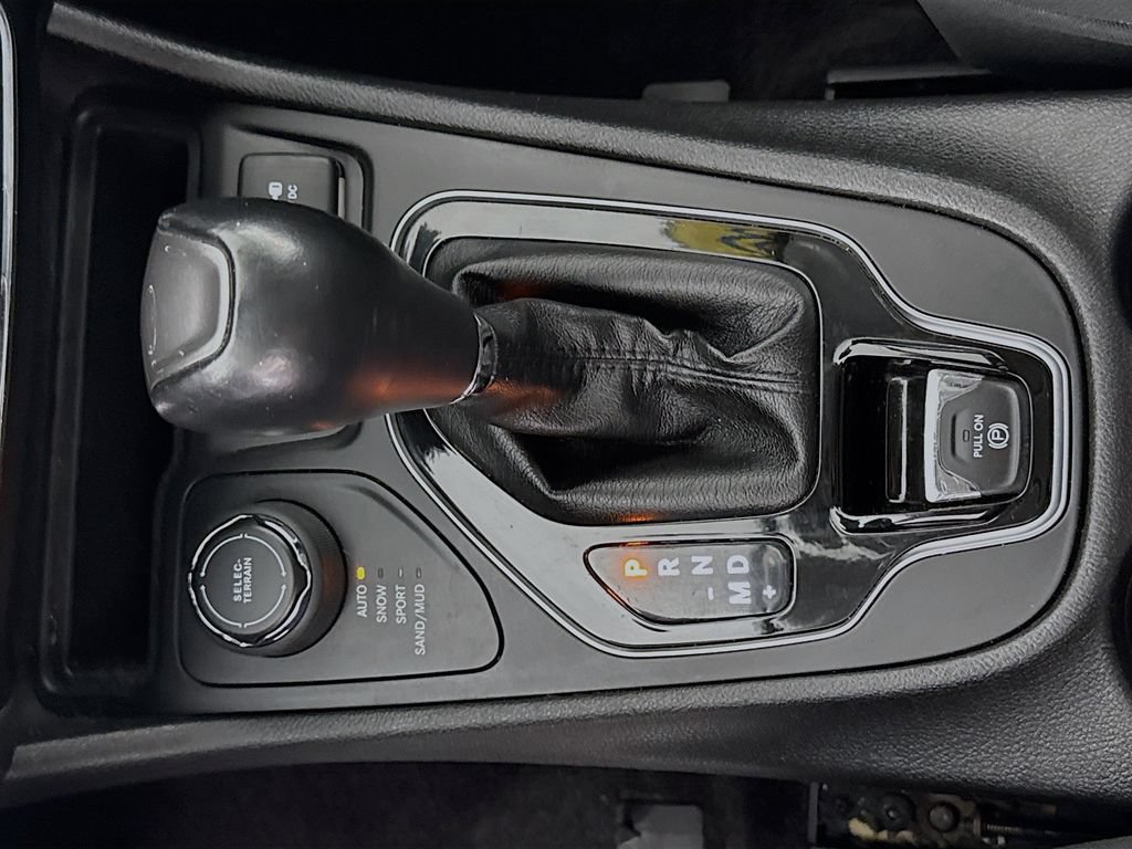 Used 2019 Jeep Cherokee Limited AWD/4WD image 12
