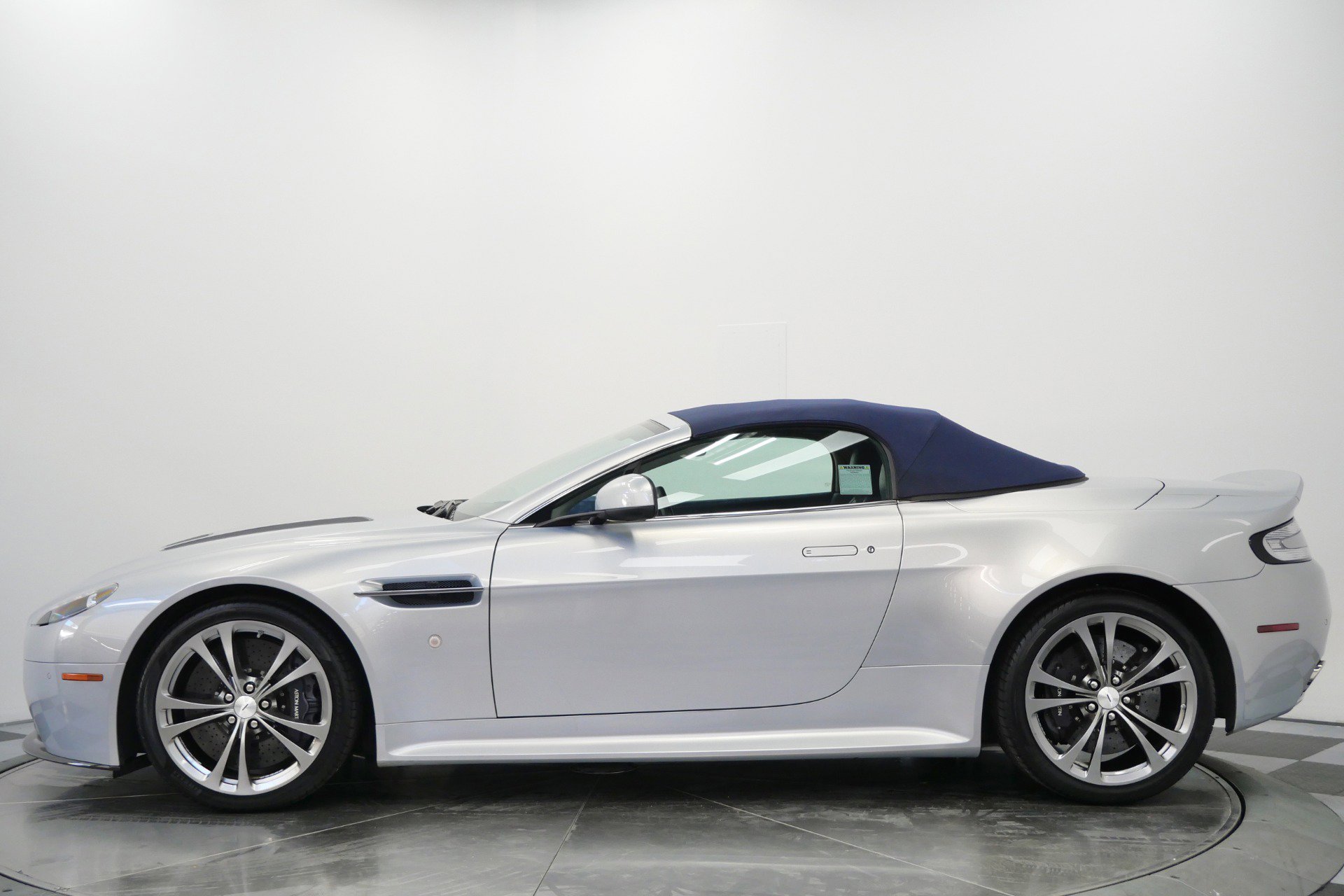 Used 2017 Aston Martin V12 Vantage S RWD image 6